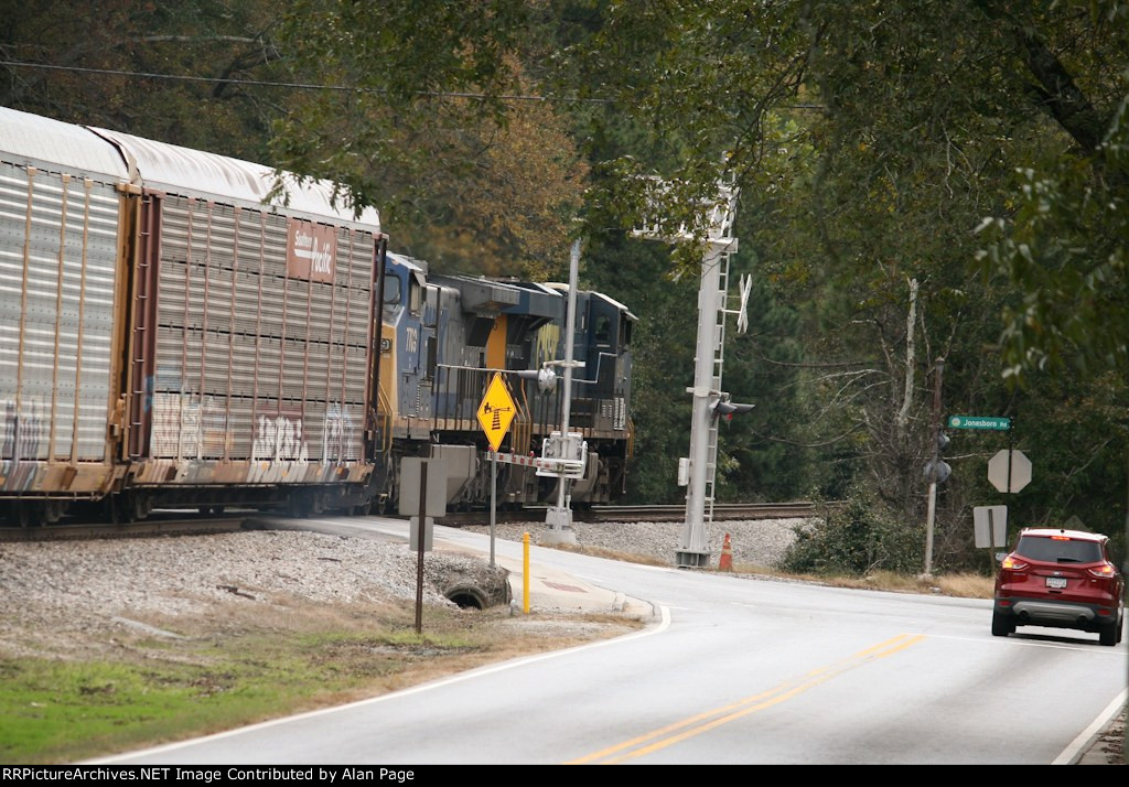 CSX 5240 and 7709 lead autoracks